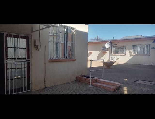 47M² BUSINESS CENTRE TO LET IN BENONI CENTRAL